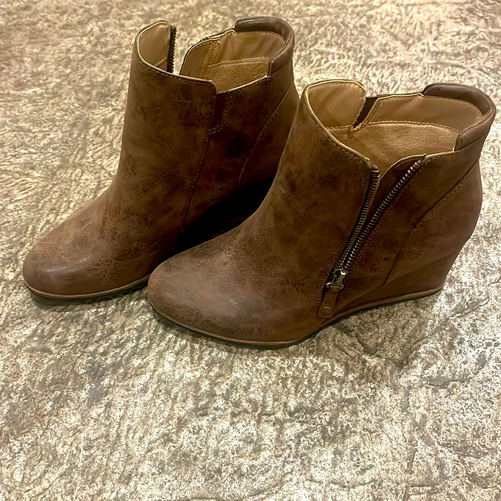 Wedge boots brown never worn
